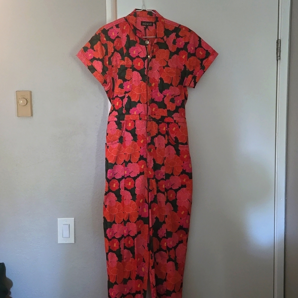 Mixed by Nasrin romper in a floral pattern